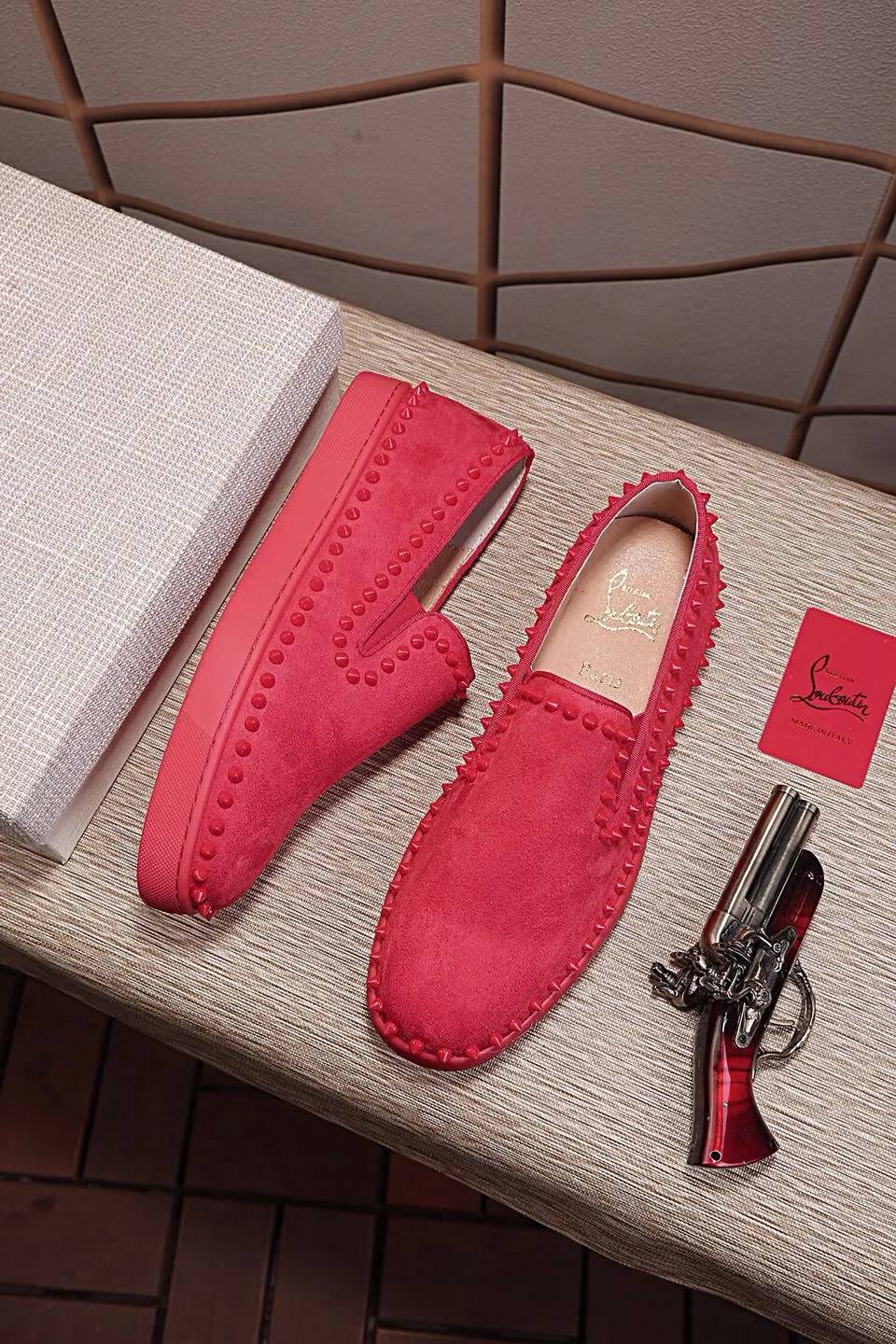 Men's shoes 💰: 438💰christian louboutin (CL red sole shoes) counter hot diamond series, casual sneakers for couples 📢 📢 📢 Exclusive hot style release🎈🎈💪Movable latex feet👻Finished outsole line [Proud]😝Female 35-40# Male 38#-46, global supply😝 [Top version]: Original imported cowhide frosted upper, top original leather lining, original molded TPU outsole, original 1:1 detail processing, original shoe last.